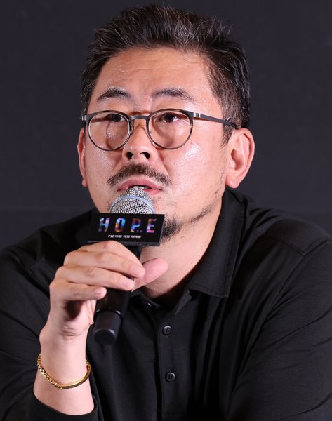 영화관 매표소를 찾은 관객들의 모습(자료 사진)