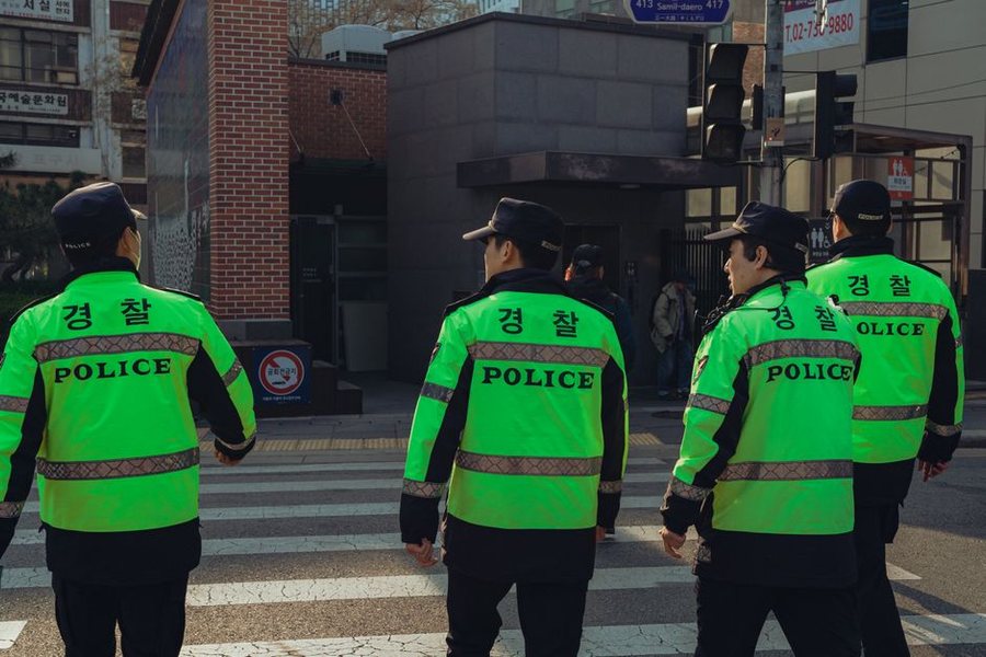 스타벅스코리아 본사가 마케팅 논란으로 경찰 압수수색을 받았습니다.
