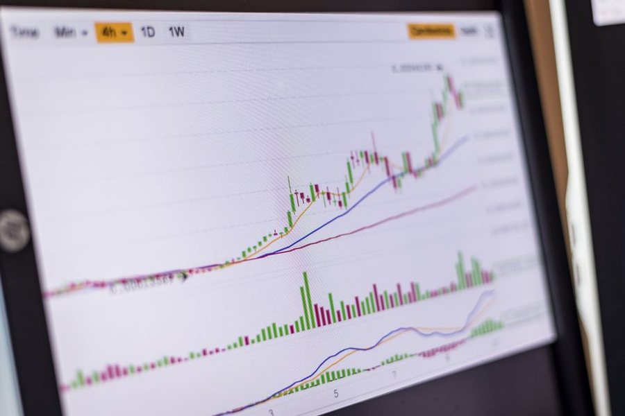 코스피가 반도체 훈풍에 힘입어 4%대 급등하며 매수 사이드카가 발동됐습니다.