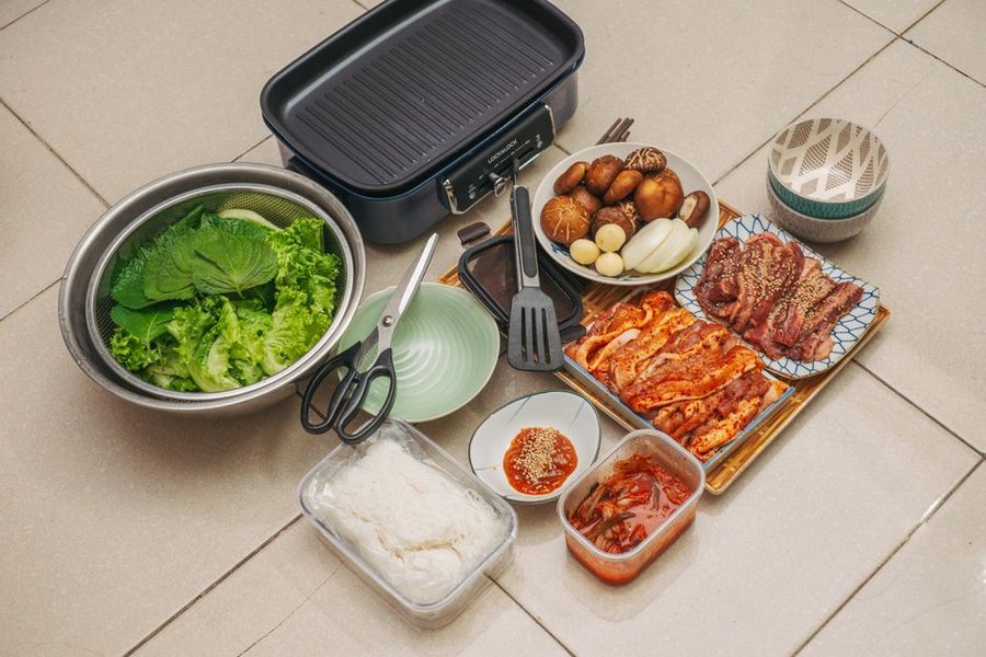 방송에서 음식을 먹다 옛 동료를 떠올리며 눈시울을 붉힌 장면(자료 사진)